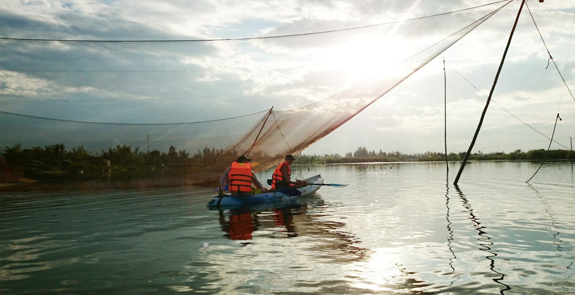 Hoi An Kayaking with Floating Bar Tour